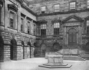 The East Side of the Quadrangle (b/w photo) بواسطة تشارلز لاثام