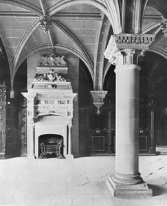 The Pillar-Room (b/w photo) بواسطة تشارلز لاثام