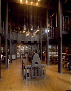منظر داخلي لغرفة القراءة في مدرسة الفنون الجميلة صممه المهندس المعماري تشارلز ريني ماكينتوش (1868-1928) بواسطة تشارلز ريني ماكينتوش