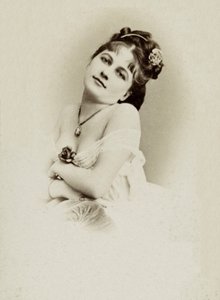 صورة للممثلة هنرييت فيكتوار دروار (1851-1923). بواسطة تشارلز ريوتلينجر