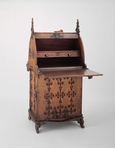 مكتب ، c.1889 (خشب البلوط والحديد والطلاء والخيش)