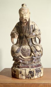 لاو تزو (c.604-531) مرتدية تاج سيد (خشب مطلي)