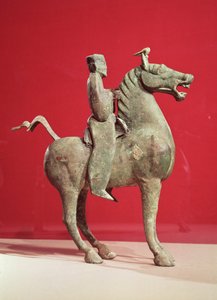 رجل على ظهور الخيل ، من وو وي ، كانسو ، أسرة هان الشرقية (برونزية)