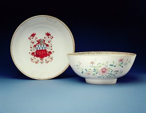 زوج من الأواني المزخرفة بالمينا الوردية الأسرية بأذرع Joynes ، فترة Yongzheng (1723-1735) (الخزف) بواسطة المدرسة الصينية