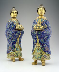 زوج من المضيفات ، فترة Qianlong ، 1736-95 (مينا مصوغة بطريقة cloisonne) بواسطة المدرسة الصينية