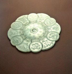 تقويم الوحوش ، 1736-1795 (اليشم) بواسطة مدرسة تشينغ فترة الصينية