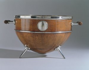 وعاء ، 1880 (بلوط ربع ، فضة وزجاج مطلي)
