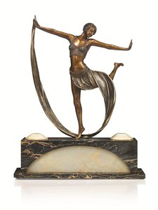 شخصية آرت ديكو بقاعدة مضيئة ، "إسبيريت دي جوزفين بيكر" ، حوالي عام 1925 (برونز مطلي بالطلاء على البارد) بواسطة كلير جين روبرت كولينت