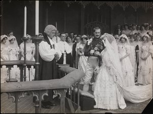 صورة ثابتة من فيلم Sixty Years a Queen ، حوالي عام 1914 (صورة بالأبيض والأسود) بواسطة شركة بايرون