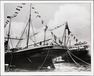 مؤخرة السفينة SS "أومبريا" في قفص الاتهام ، حوالي 1900 (صورة بالأبيض والأسود) بواسطة شركة بايرون