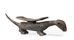 مقعد Zoomorphic ، Ulimi Bia ، ساحل العاج (خشب) بواسطة ثقافة بول