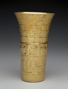الكأس: الطيور والرؤوس ، 900-1100 (ذهبي)