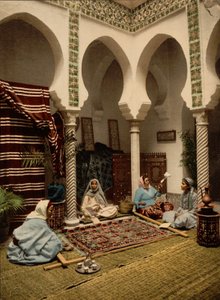 نساء مغاربيات يصنعن السجاد العربي ، الجزائر العاصمة ، الجزائر ، حوالي 1899 (طباعة ضوئية ميكانيكية)