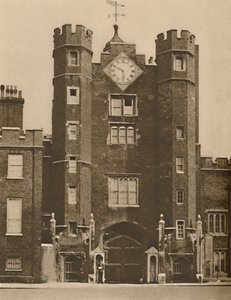 Brick Gate House for Royal Hunting Lodge في St. Jamess ، c1935. بواسطة دونالد ماكليش