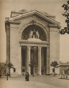 بوش هاوس ، إضافة أمريكية إلى لندن بعد الحرب ، c1935. بواسطة دونالد ماكليش
