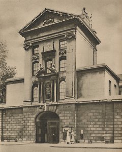 البوابة الرئيسية للقديس بارثولوموز ، مستشفى لندن للمسنين ، c1935. بواسطة دونالد ماكليش