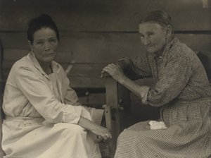 [Arminda Aunt Mindy Anderson Curtis، and friend]، 1930-1934 (طباعة بلاتينية)
