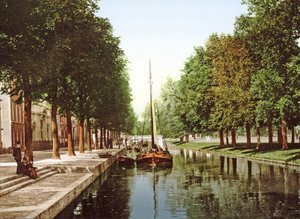 مركب شراعي على قناة الأميرة في لاهاي ، 1890-1900 بواسطة مصور هولندي