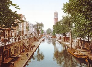 منظر يطل على Oudegracht في أوتريخت ، 1890-1900 بواسطة مصور هولندي