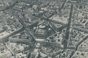 الميزة المعمارية المركزية في باريس المحسنة من خلال الاستبصار في تصميم الشوارع ، c1935 بواسطة ENA