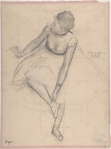 Dancer Adjusting Her Slipper ، 1873 (الجرافيت مرتفع مع الطباشير الأسود والأبيض على ورق نسج وردي) بواسطة إدغار ديغا
