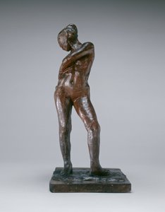 راقصة تثبت خيط الجوارب الخاصة بها ، حوالي 1885-1890 (شمع العسل المصطبغ ، بلاستيلين ، حديد التسليح ، الفلين ، على قاعدة خشبية) بواسطة إدغار ديغا