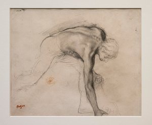 رجل عاري يميل لالتقاط شيء. حوالي 1859-1861. الجرافيت على ورق فيلين. بواسطة إدغار ديغا