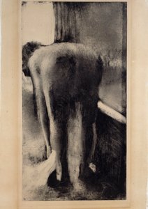 امرأة عارية تضرب قدميها بالقرب من حوض الاستحمام الخاص بها Monotype بالحبر الأسود بواسطة Edgar Degas (1834-1917) 1879-1883 Sun. 0،45 x 0،23 م باريس. متحف اللوفر