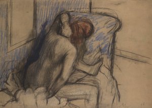 امرأة تجفف شعرها ، ج 1902 (فحم وباستيل)