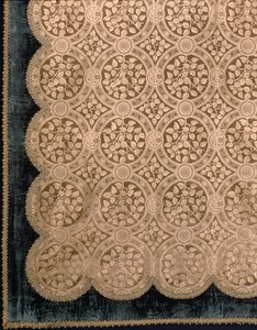سيرينجا كبيرة ، من صنع وارنر ورامين ، صُممت في عام 1875 (دمشقي حريري) بواسطة إدوارد ويليام جودوين