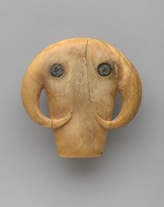 تميمة على شكل رأس بولز ، c.3500-3100 قبل الميلاد بواسطة مصري