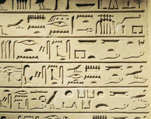 شاهدة جنائزية لـ Majordomo Khentekhtayaun ، كتابات هيروغليفية قائمة بأسماء أقارب المتوفى بواسطة الأسرة الثانية عشرة المصرية