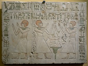 ميري وحتبوي وخيتي، مستشارون مشتركون في عهد سنوسرت (سيسوستريس) الأول، شاهدة مرسومة من الحجر الجيري، الحضارة المصرية، الدولة الوسطى، الأسرة الثانية عشرة بواسطة الأسرة الثانية عشرة المصرية