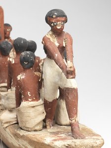 زورق إبحار نموذجي من مقبرة خيت (بني حسن) المملكة الوسطى ، c.2010 قبل الميلاد - 1950 قبل الميلاد (الخشب المطلي والكتان)