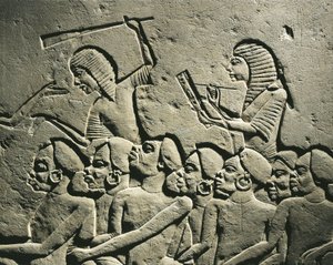  بواسطة الأسرة الثامنة عشر المصرية