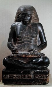 أمنحتب ، ابن حابو ، جالسًا متقاطعًا ، من معبد آمون ، الكرنك ، c.1391-53 قبل الميلاد (الجرانيت)