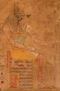 أنوبيس ، إله الموت من معبد الملكة حتشبسوت الجنائزي (1503-1482 قبل الميلاد) (الحجر الجيري المطلي)