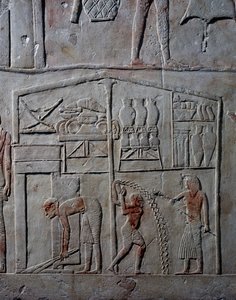 ترتيب الطعام في المخازن، نقوش جدارية من الحجر الجيري، من مقبرة حورمحب المحفوظية في سقارة، الحضارة المصرية، المملكة الحديثة، الأسرة الثامنة عشرة بواسطة الأسرة الثامنة عشر المصرية