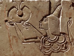  بواسطة الأسرة الثامنة عشر المصرية