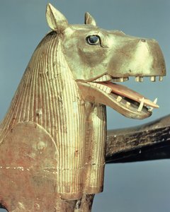 رأس فراش جنائزي على شكل الإلهة توريس ، من قبر توت عنخ آمون (1370-52 قبل الميلاد) المملكة الحديثة (خشب مذهب)