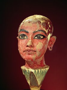 رأس الطفل الملك الذي يخرج من زهرة اللوتس ، من مقبرة توت عنخ آمون (1370-1352 قبل الميلاد) المملكة الحديثة (خشب مصبوغ ومطلي) (انظر أيضًا 149406)
