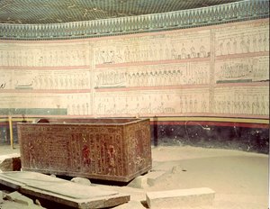 داخل قبر تحتمس الثالث (حوالي 1490-39 قبل الميلاد) المملكة الحديثة