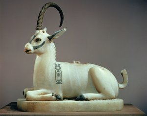 غطاء برطمان غير مضغوط على شكل منيب ، من مقبرة توت عنخ آمون (1370-52 قبل الميلاد) المملكة الحديثة (مرمر مطلي) بواسطة الأسرة الثامنة عشر المصرية