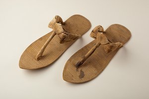 زوج من الصنادل ، حوالي 1390-52 (عشب وقصب وبردي) بواسطة الأسرة الثامنة عشر المصرية
