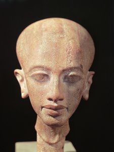 تمثال نصفي لابنة الملك إخناتون (1353-1337 قبل الميلاد) ج 1375 قبل الميلاد (انظر أيضًا 160148)