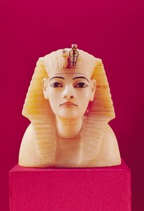 سدادة من إحدى الجرار الكانوبية ، من مقبرة توت عنخ آمون (1370-1352 قبل الميلاد) المملكة الحديثة (المرمر)