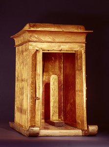 الضريح الذهبي لتوت عنخ آمون (1370-1352 قبل الميلاد) المملكة الحديثة (الخشب المغطى بالجيسو المغطى بالورق الذهبي) (انظر أيضًا 267767)