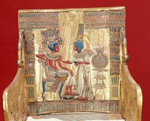 العرش ، من مقبرة توت عنخ آمون (1370-1352 قبل الميلاد) المملكة الجديدة (الذهب) بواسطة الأسرة الثامنة عشر المصرية