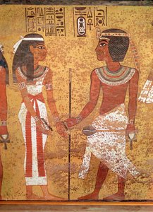 توت عنخ آمون (1370-1352 قبل الميلاد) وزوجته أنخسينمون ، من قبره ، المملكة الحديثة (الحجر الجيري المطلي)