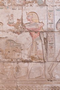 نقوش جدارية ، قاعة الأعمدة الكبيرة ، مجمع معبد الكرنك ، الأقصر ، مصر بواسطة الأسرة الثامنة عشر المصرية